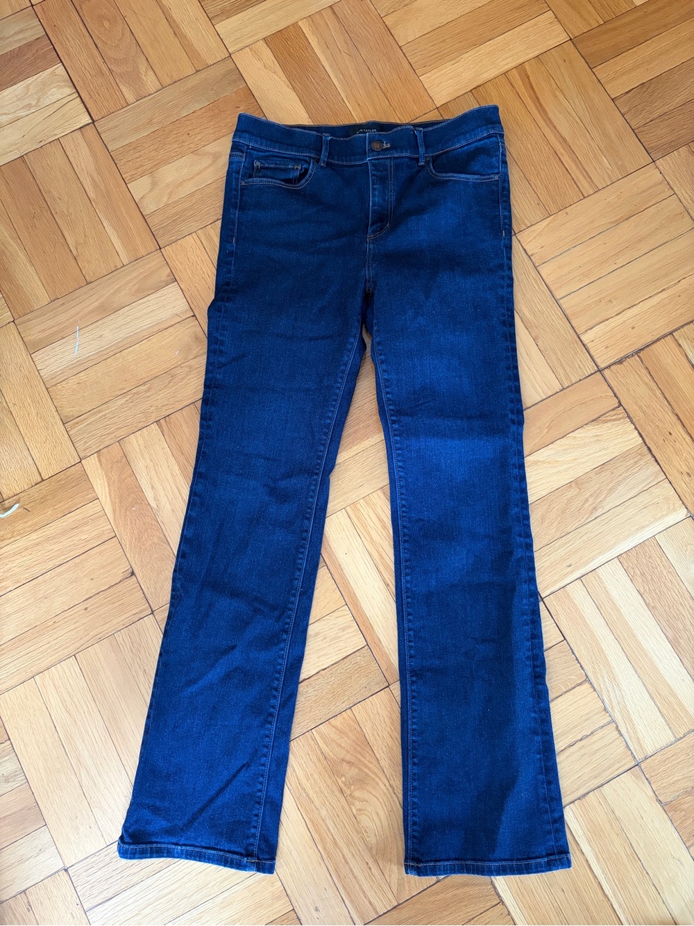 ANN TAYLOR Women’s 8 Dark Blue Bootcut Jeans - The SLIM BOOT 66% Cotton. Stretch